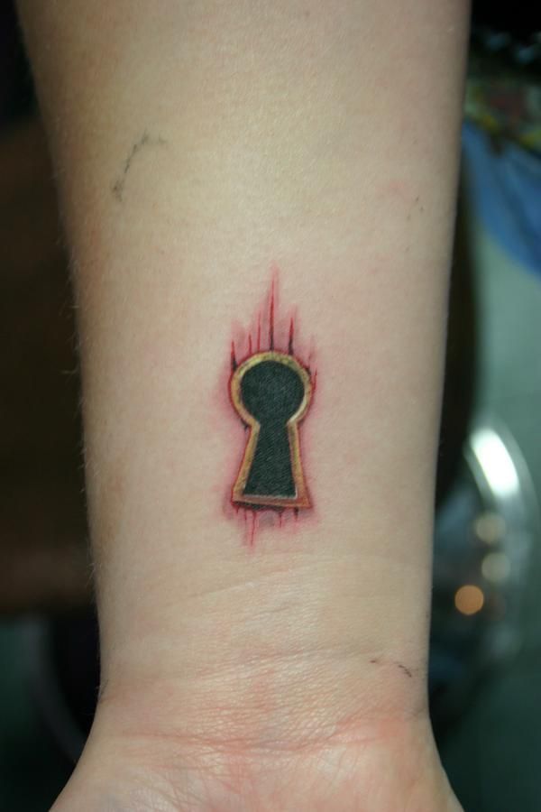 cerradura con sangre tatuaje