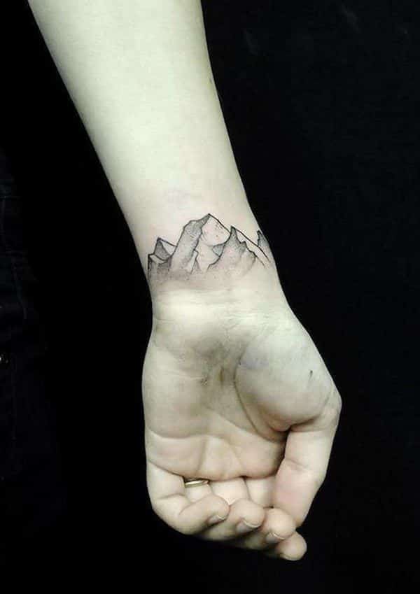 tatuaje de montañas