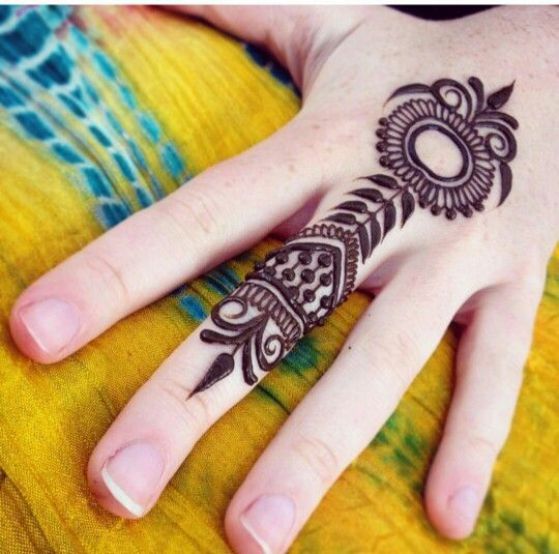 tattoo en el dedo con henna